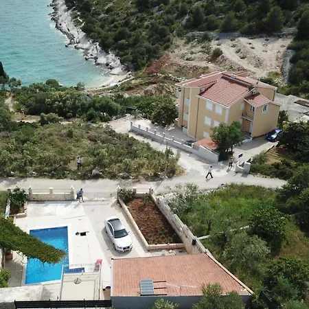 Holiday Home Cerim Trogir Exterior photo