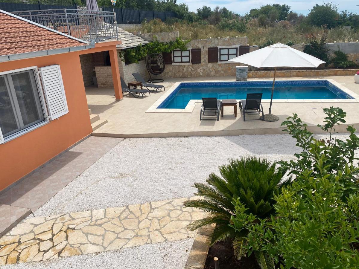Cerim Holiday home *