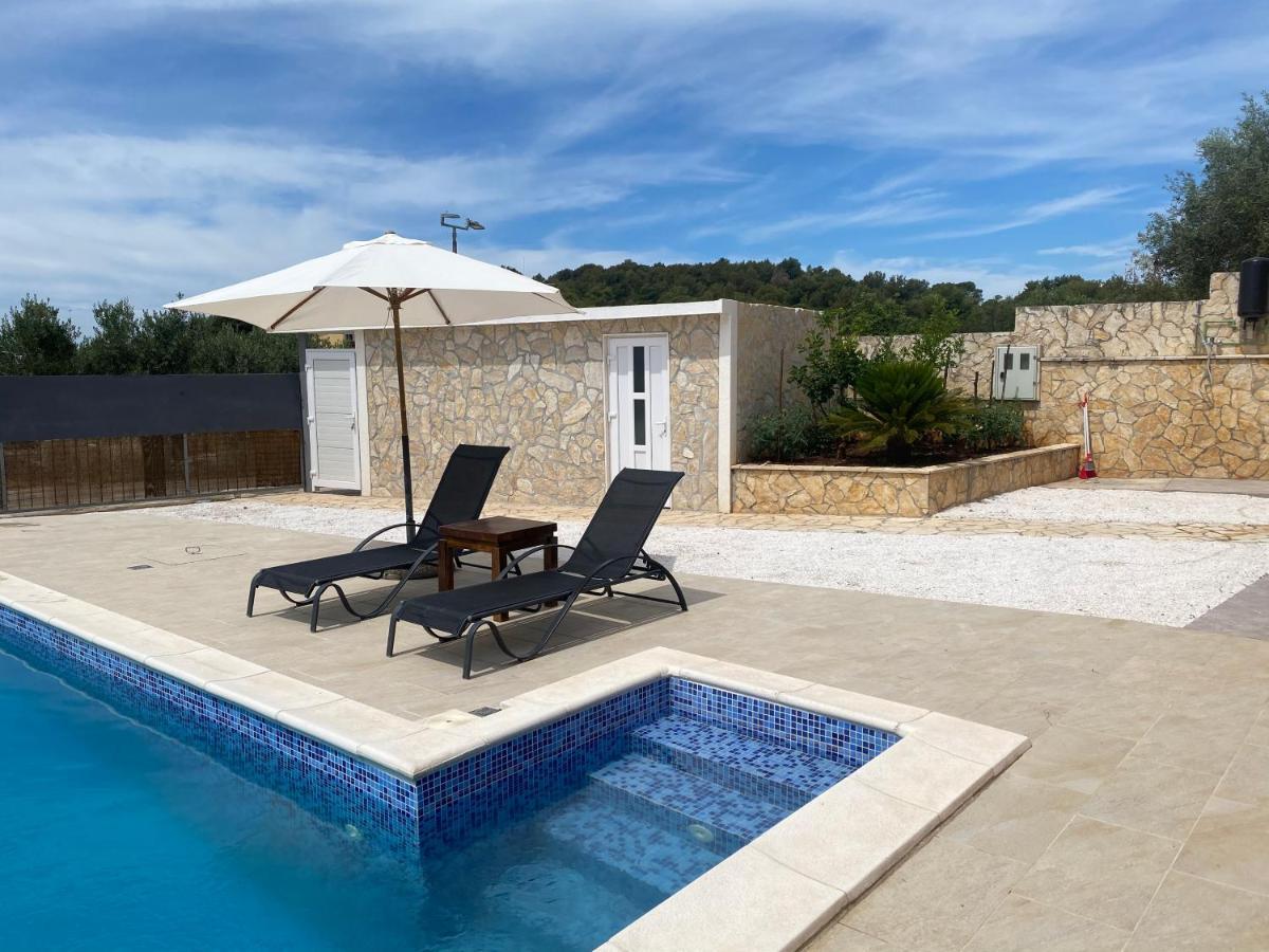 Holiday home Cerim *